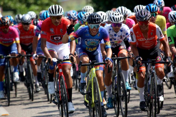 Vuelta al Táchira: Gabriel cabalgó en solitario y Jhonny se aferra en la general