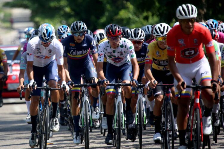 Vuelta al Táchira: Gabriel cabalgó en solitario y Jhonny se aferra en la general