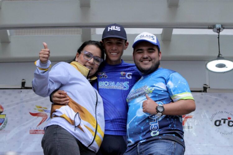 Vuelta al Táchira: Gabriel cabalgó en solitario y Jhonny se aferra en la general