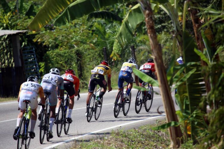 Vuelta al Táchira: Gabriel cabalgó en solitario y Jhonny se aferra en la general