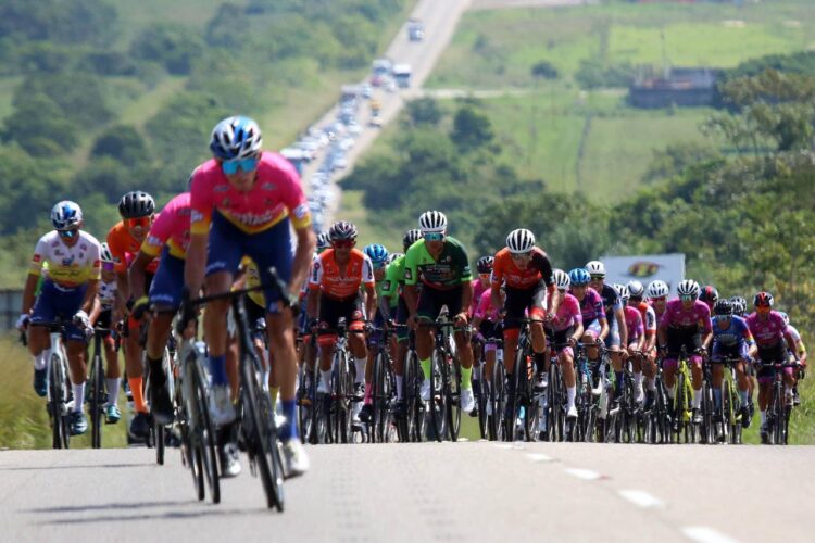Vuelta al Táchira: Gabriel cabalgó en solitario y Jhonny se aferra en la general