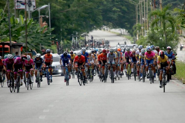 Vuelta al Táchira / Santo Cristo de La Grita vistió de amarillo a Eduin Becerra