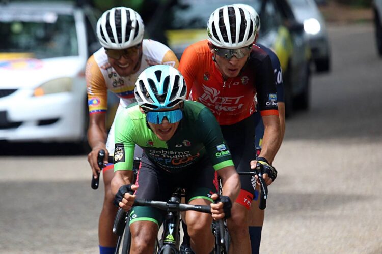 Vuelta al Táchira / Santo Cristo de La Grita vistió de amarillo a Eduin Becerra