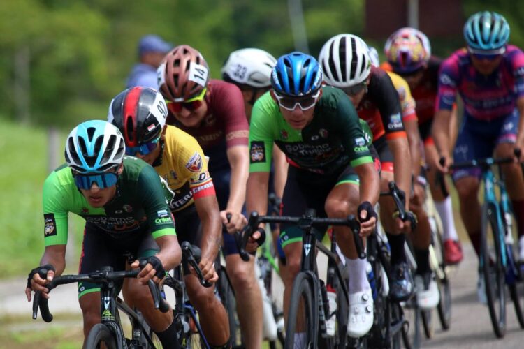 Vuelta al Táchira / Santo Cristo de La Grita vistió de amarillo a Eduin Becerra