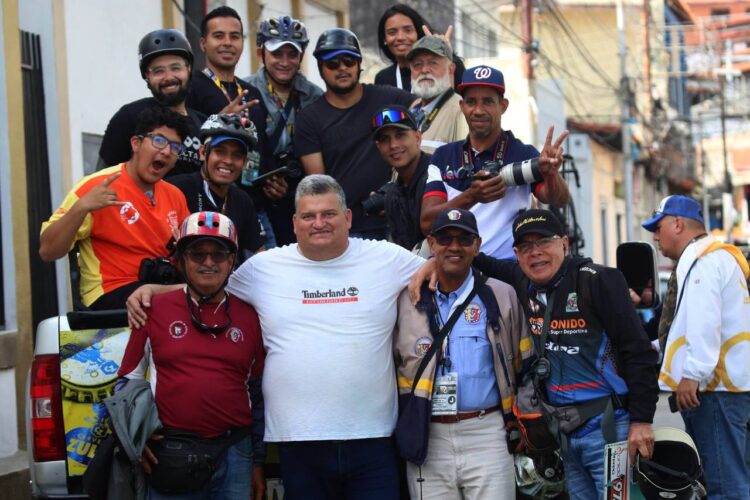 Vuelta al Táchira / Santo Cristo de La Grita vistió de amarillo a Eduin Becerra