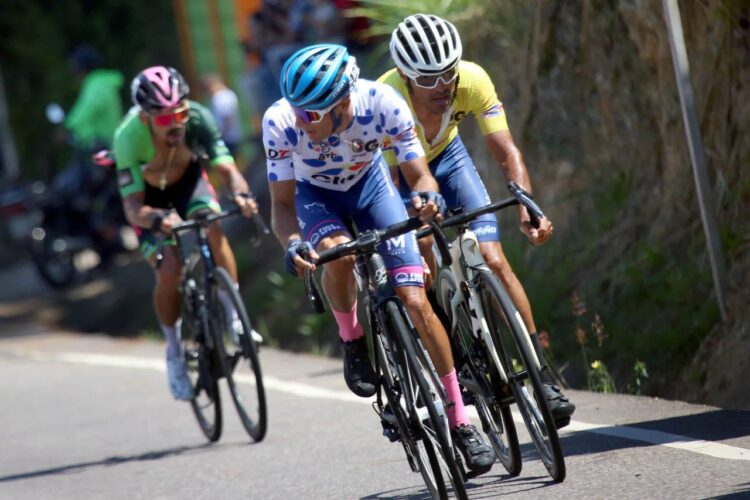 Vuelta al Táchira / Caída y mesa limpia para Eduin Becerra