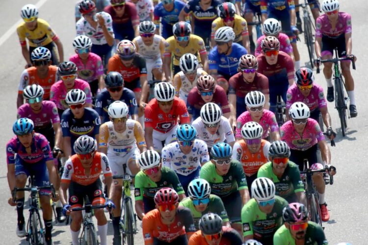 Vuelta al Táchira / Caída y mesa limpia para Eduin Becerra