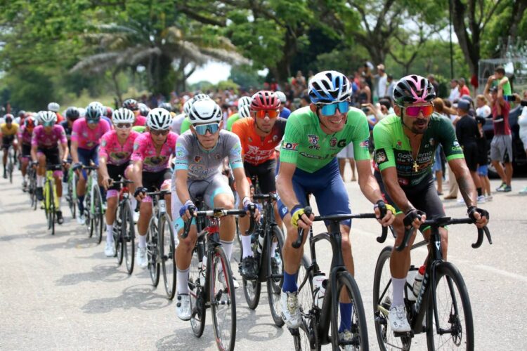 Vuelta al Táchira / Caída y mesa limpia para Eduin Becerra