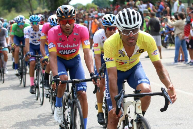 Vuelta al Táchira / Caída y mesa limpia para Eduin Becerra