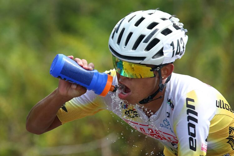 Vuelta al Táchira / Caída y mesa limpia para Eduin Becerra