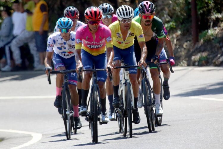 Vuelta al Táchira / Caída y mesa limpia para Eduin Becerra