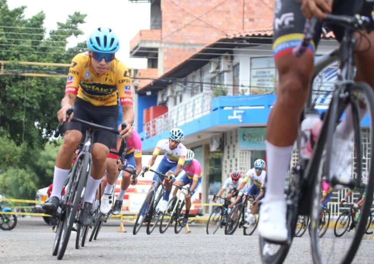 Deportes / Trujillano Gusneiver Gil el líder de la primera etapa de la Vuelta a Bramón