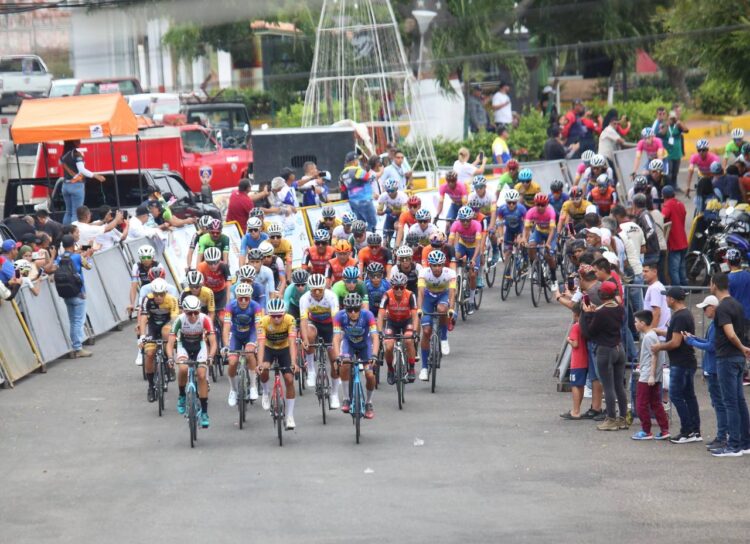 Deportes / Trujillano Gusneiver Gil el líder de la primera etapa de la Vuelta a Bramón