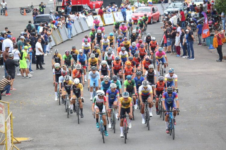 Deportes / Trujillano Gusneiver Gil el líder de la primera etapa de la Vuelta a Bramón