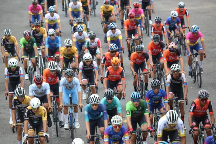 Deportes / Trujillano Gusneiver Gil el líder de la primera etapa de la Vuelta a Bramón