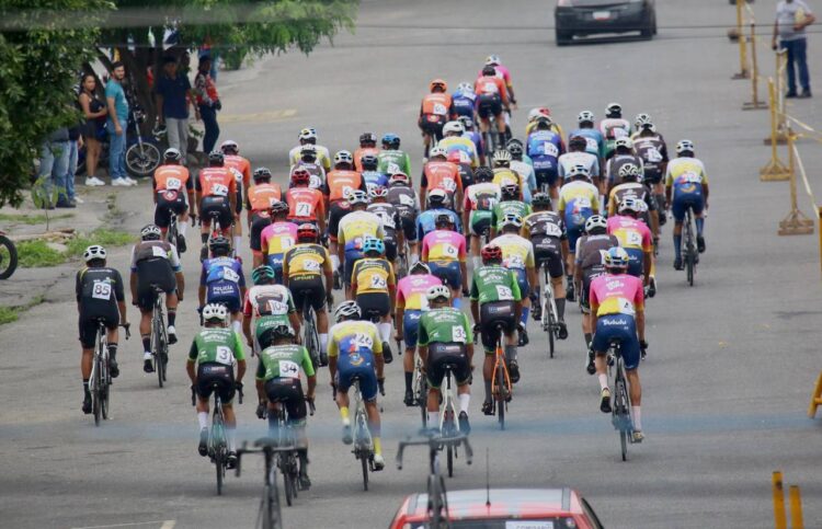 Deportes / Trujillano Gusneiver Gil el líder de la primera etapa de la Vuelta a Bramón