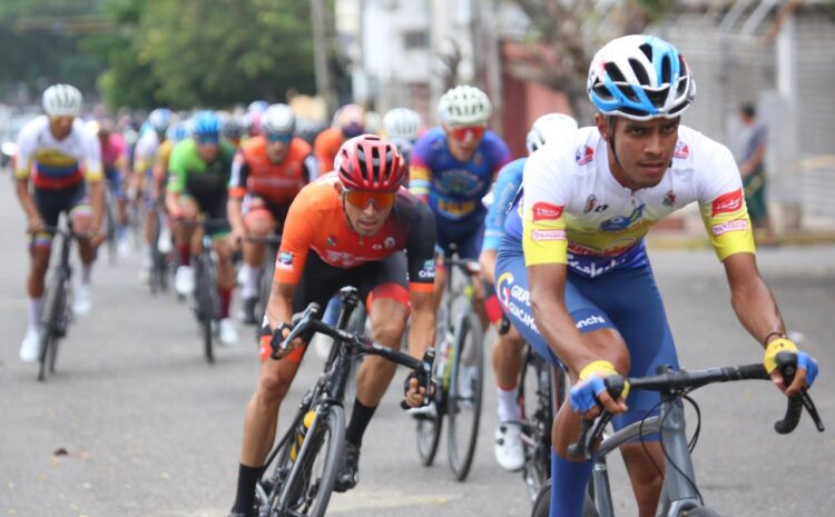 Deportes / Trujillano Gusneiver Gil el líder de la primera etapa de la Vuelta a Bramón
