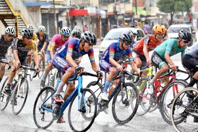 Deportes / Trujillano Gusneiver Gil el líder de la primera etapa de la Vuelta a Bramón
