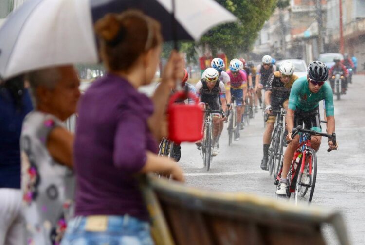 Deportes / Trujillano Gusneiver Gil el líder de la primera etapa de la Vuelta a Bramón
