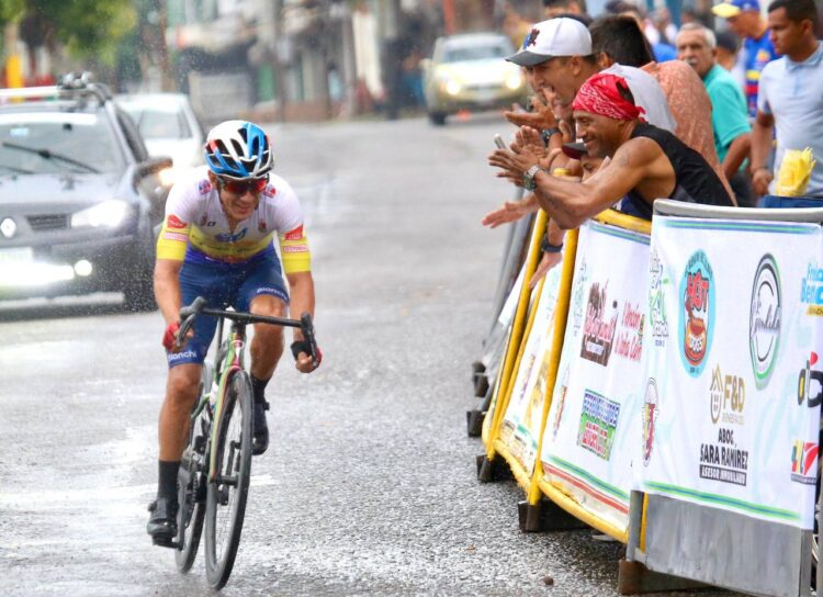 Deportes / Trujillano Gusneiver Gil el líder de la primera etapa de la Vuelta a Bramón