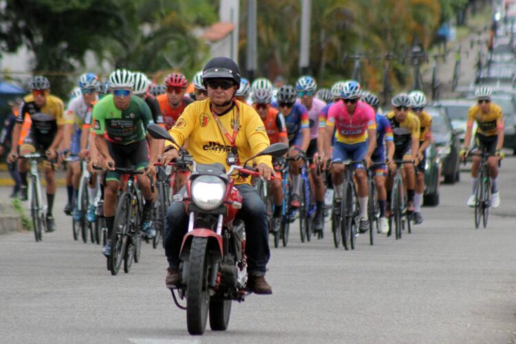 En imágenes/ Gusneiver Gil campeón de la Vuelta a Bramón en bicicleta