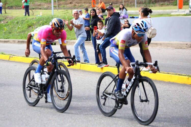 En imágenes/ Gusneiver Gil campeón de la Vuelta a Bramón en bicicleta