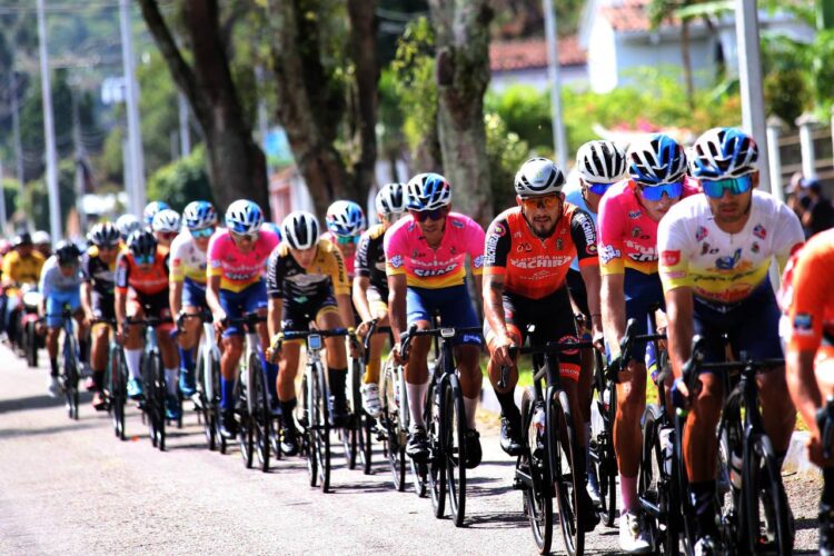 En imágenes/ Gusneiver Gil campeón de la Vuelta a Bramón en bicicleta