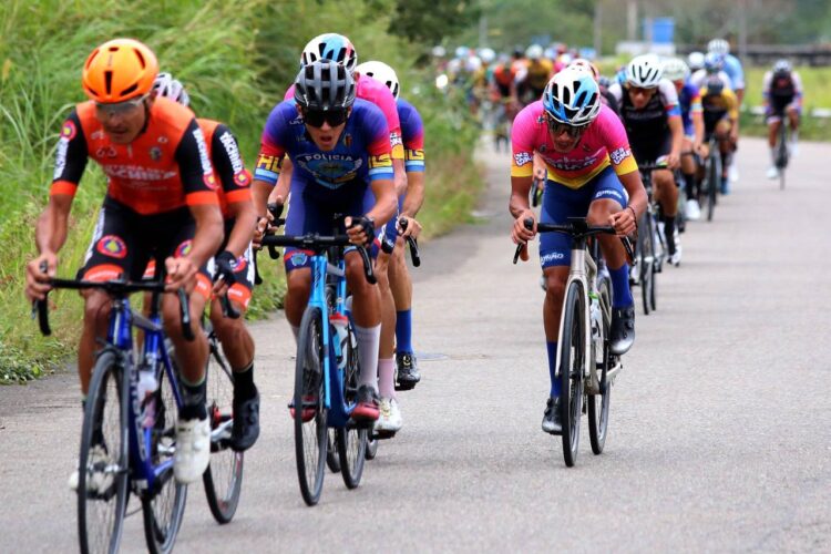 En imágenes/ Gusneiver Gil campeón de la Vuelta a Bramón en bicicleta