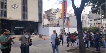 Familiares de presos políticos se concentran ante la Fiscalía para exigir su libertad