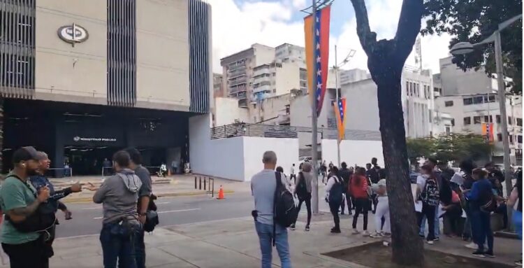 Los Familiares de presos políticos pidieron a las autoridades que se establezcan mesas de diálogo junto con el Clippve| Foto Captura de Video El Pitazo