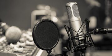 Inician nuevo espacio radial “Tribuna Pública“