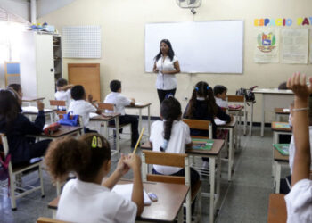 Ministro de Educación: actividades escolares se reinician el 7 de enero