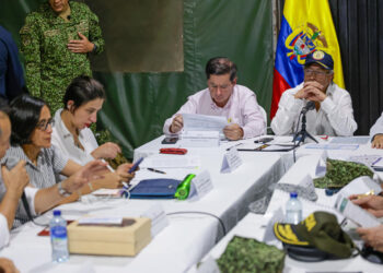Negociadores de paz del Gobierno colombiano piden al ELN cesar violencia en el Catatumbo