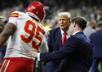 Trump se convierte en el primer presidente de EE.UU. en asistir a un Super Bowl