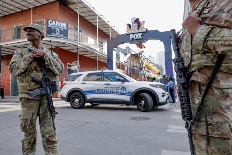 Miembros de la Guardia Nacional de Luisiana prestan seguridad en Nueva Orleans. EFE/ERIK S. LESSER