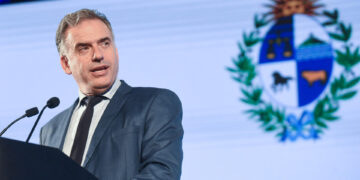 Uruguay celebra 40 años de democracia y se prepara para investir a un nuevo presidente