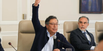 Petro pide la renuncia a ministros y jefes de departamentos administrativos