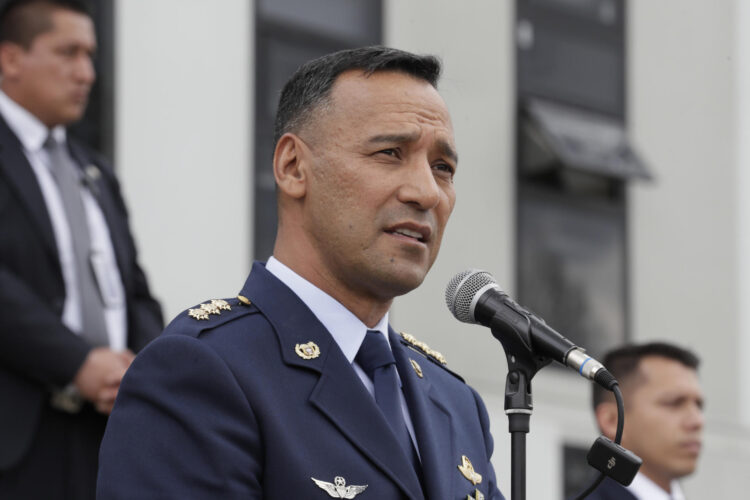 El designado ministro de Defensa de Colombia, general de la Fuerza Aeroespacial Pedro Sánchez Suárez, habla durante una rueda de prensa este jueves, en Bogotá (Colombia). EFE/ Carlos Ortega