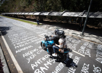Estudiantes venezolanos recuerdan a los muertos en las protestas contra Maduro desde 2014