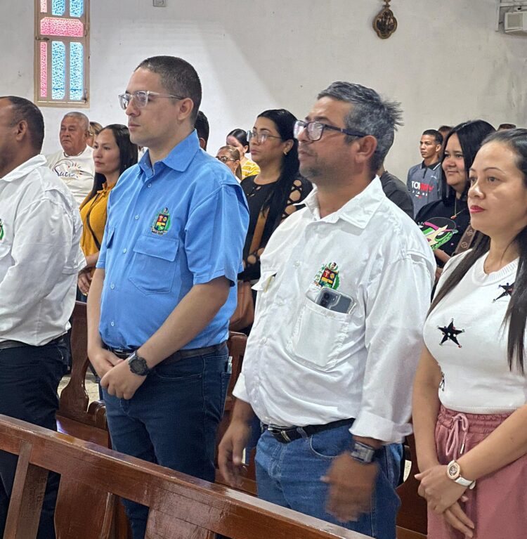 El Alcalde y el Presidente del Concejo Rafael Durán presentes en la actividad cumplida en el templo.