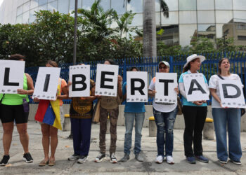 Familias piden libertad y revisión de casos de detenidos tras comicios en Venezuela