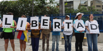 Familias piden libertad y revisión de casos de detenidos tras comicios en Venezuela