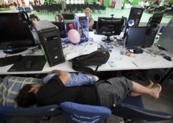 El acoso laboral daña el sueño y repercute también sobre el descanso de la pareja