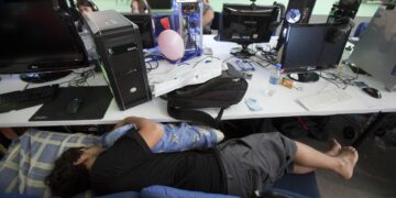 El acoso laboral daña el sueño y repercute también sobre el descanso de la pareja