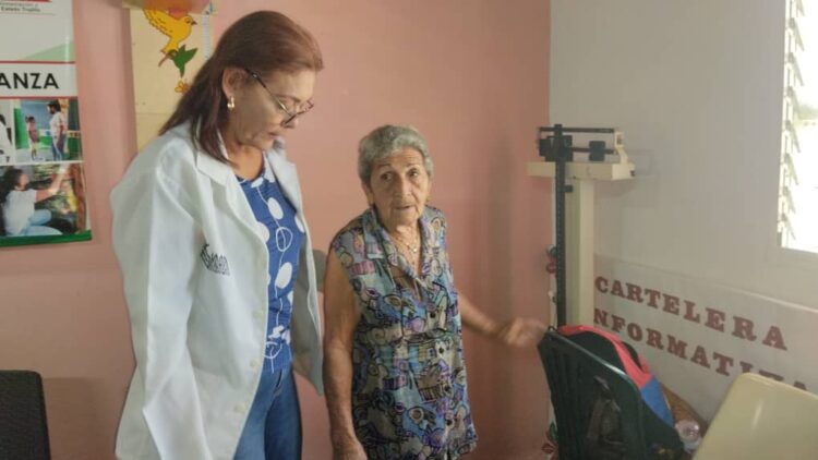 Atención para las personas de la tercera edad en la Jornada Social Amor en Acción