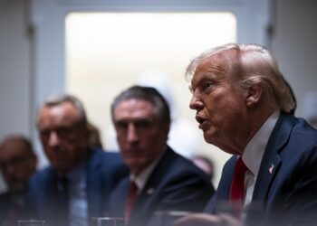 Trump dice que el 4 marzo pueden entrar en vigor los aranceles a México y Canadá