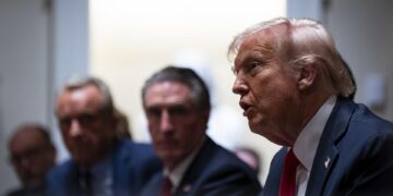 Trump dice que el 4 marzo pueden entrar en vigor los aranceles a México y Canadá