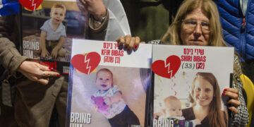 «Anoche, nuestra Shiri fue devuelta a casa», dice la familia Bibas tras recuperar cuerpo