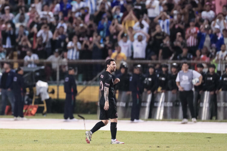 Foto de archivo de Lionel Messi durante un partido amistoso entre Olimpia e Inter Miami en el Estadio Olímpico Metropolitano en San Pedro Sula (Honduras). EFE/ Gustavo Amador