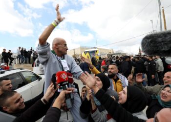 Más de 140 detenidos y presos palestinos son liberados en Jan Yunis, Gaza